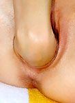 Faye Runaway fists pussy