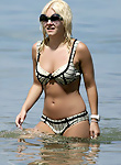 Sizzling hot paparazzi photos of Elisha Cuthbert in her swimsuit